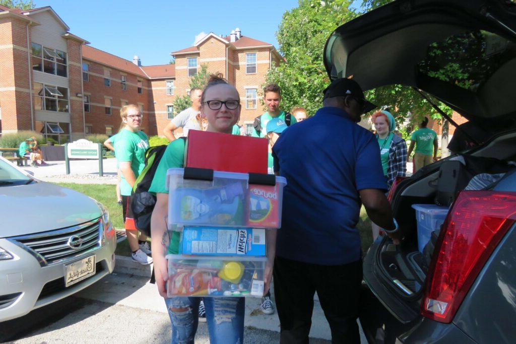 students moving in with snacks